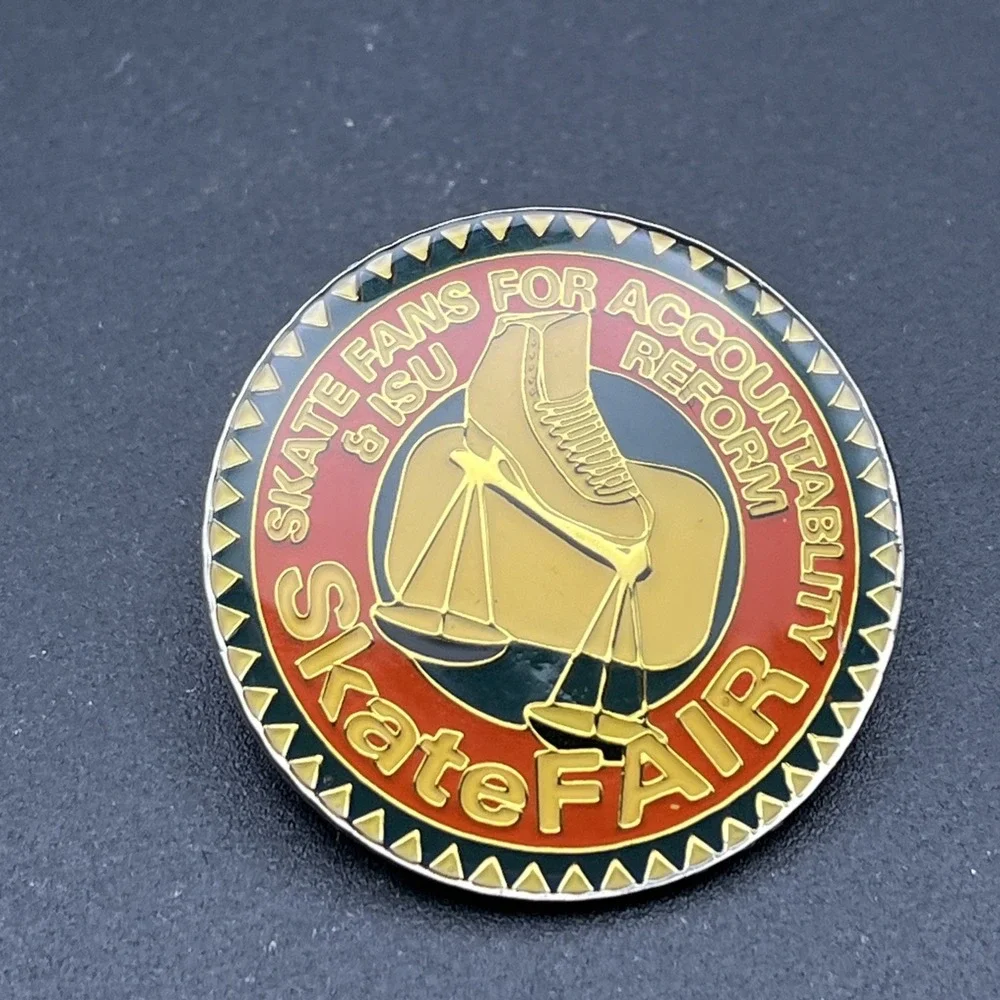 SkateFAIR Skate Fans For Accountability & ISU Reform Skates Lapel‎ Hat Pin